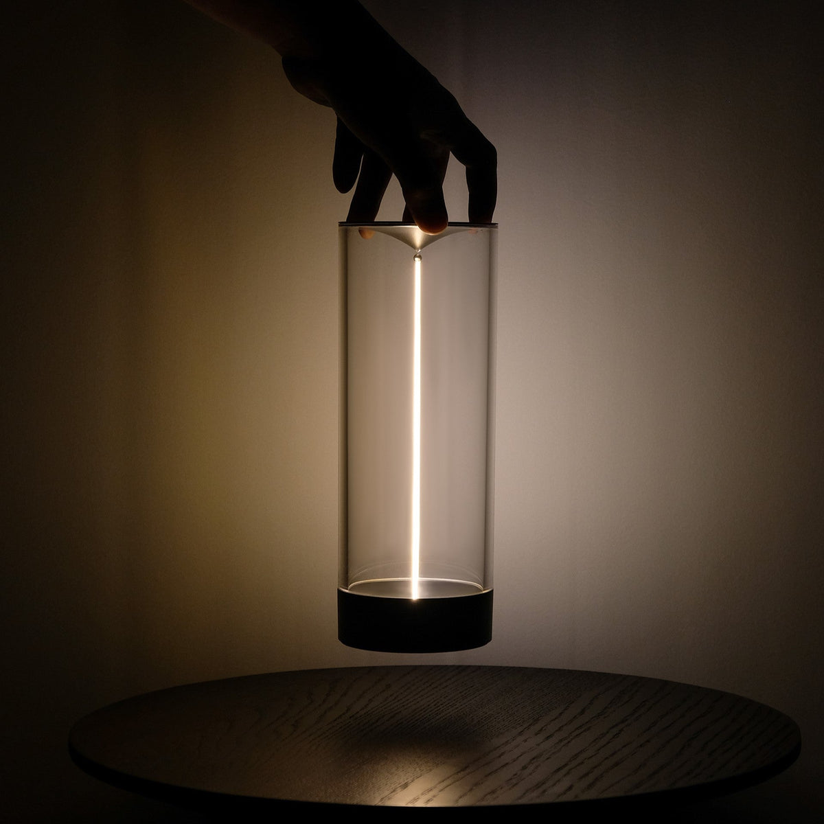Válcová stolní LED lampička