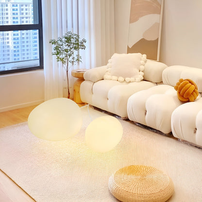 Stolní LED lampa ve tvaru kamene
