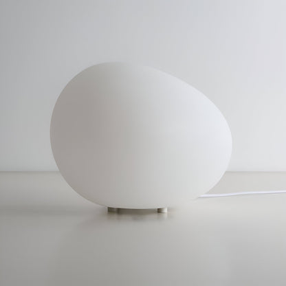 Stolní LED lampa ve tvaru kamene