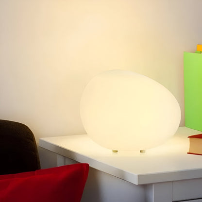 Stolní LED lampa ve tvaru kamene