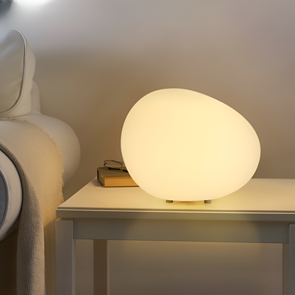 Stolní LED lampa ve tvaru kamene