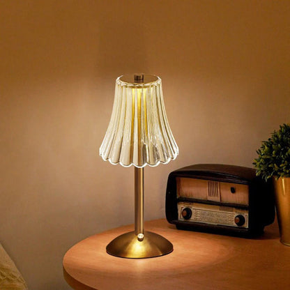 Stolní LED lampa s rýhovaným stínidlem