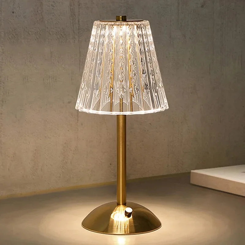 Stolní LED lampa s rýhovaným stínidlem