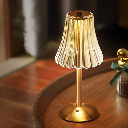 Stolní LED lampa s rýhovaným stínidlem