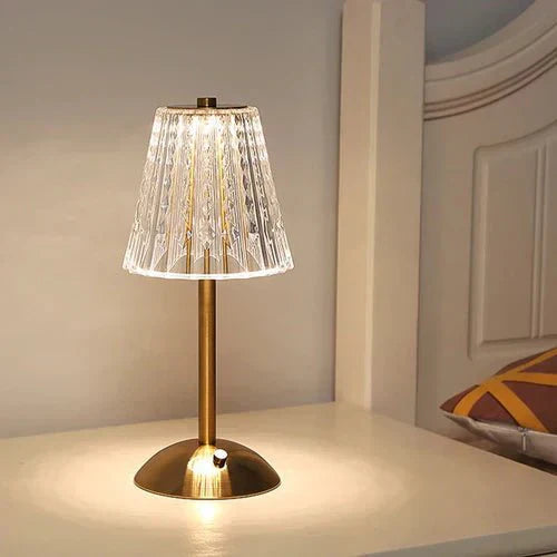 Stolní LED lampa s rýhovaným stínidlem
