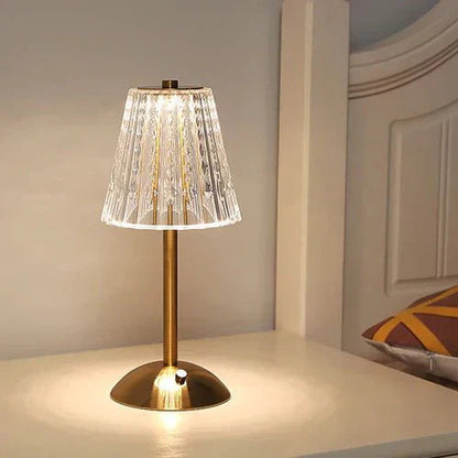 Stolní LED lampa s rýhovaným stínidlem