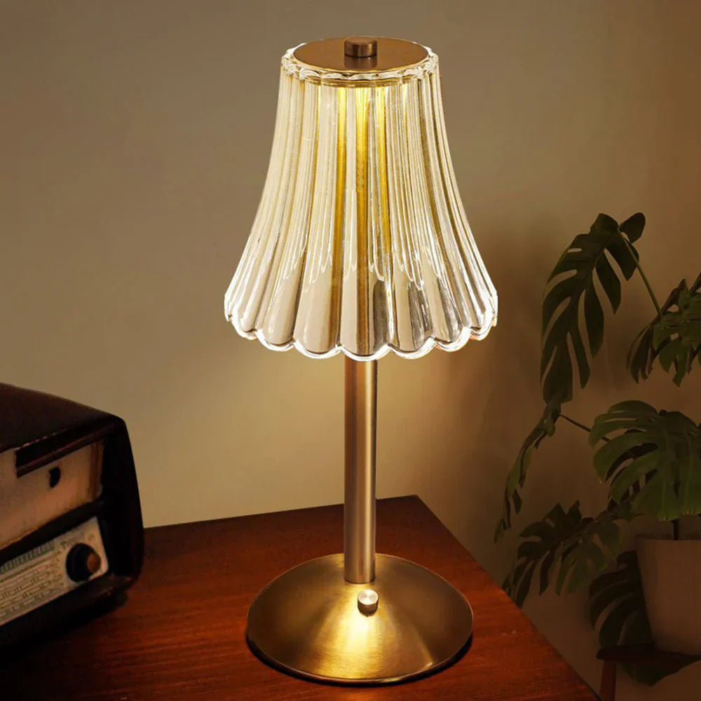 Stolní LED lampa s rýhovaným stínidlem