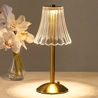 Stolní LED lampa s rýhovaným stínidlem