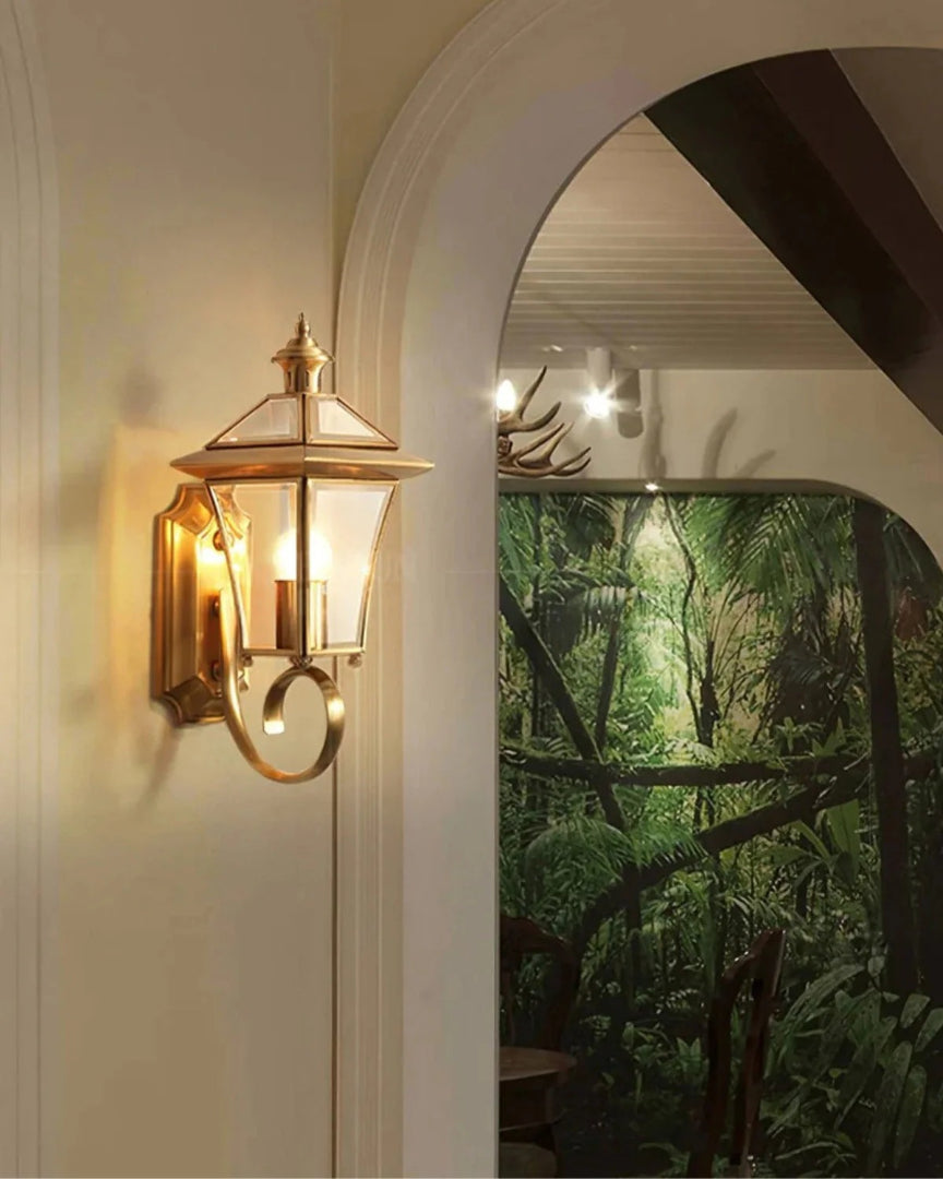 Outdoor wall lantern