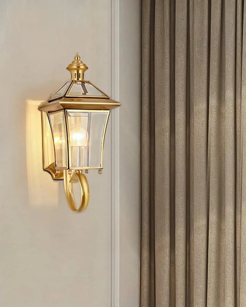 Outdoor wall lantern