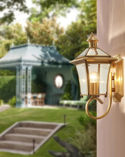 Outdoor wall lantern