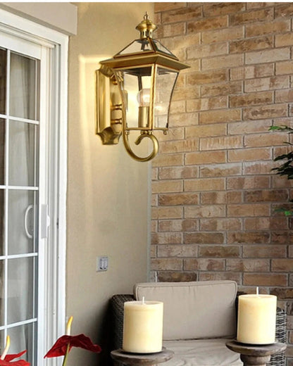 Outdoor wall lantern