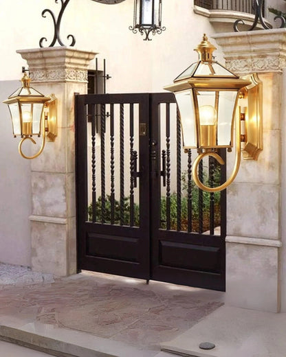 Outdoor wall lantern