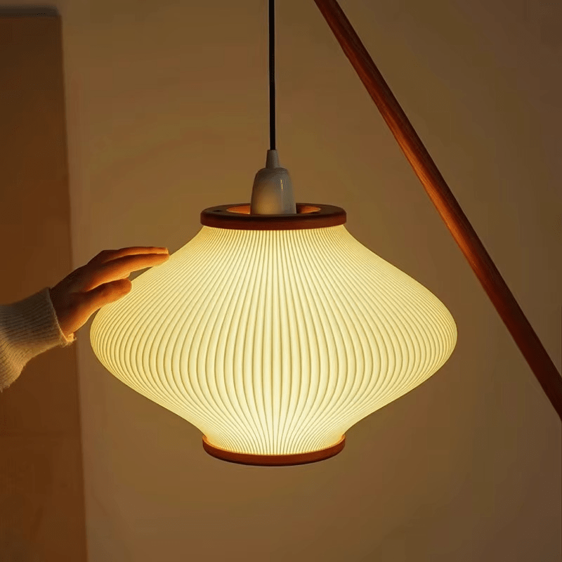 Stojací lampa s obloukovým ramenem