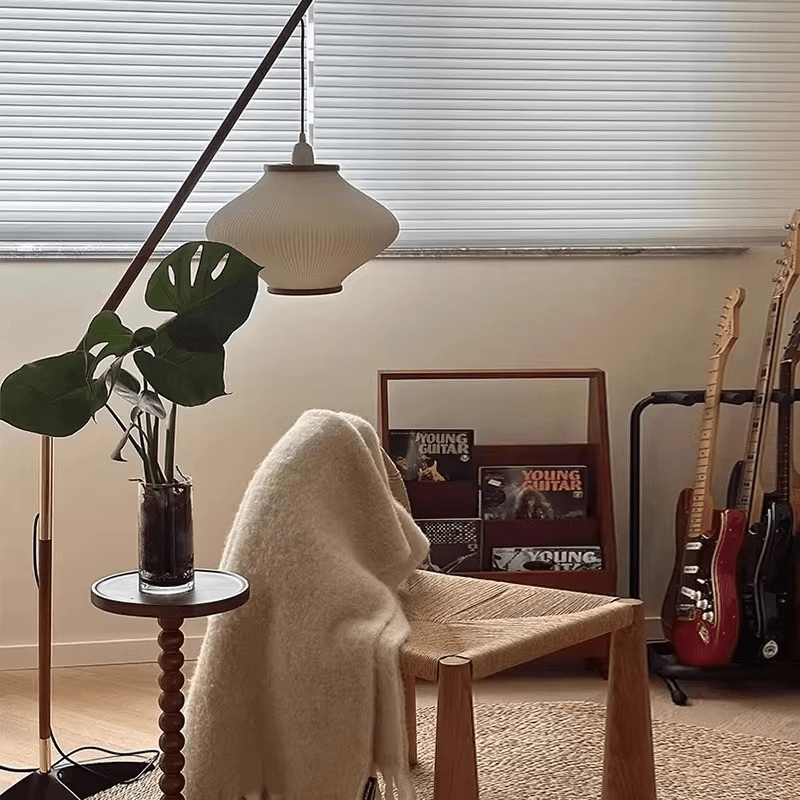 Stojací lampa s obloukovým ramenem