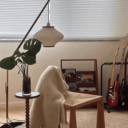 Stojací lampa s obloukovým ramenem