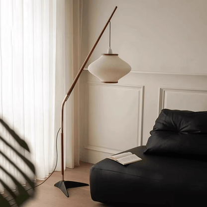 Stojací lampa s obloukovým ramenem