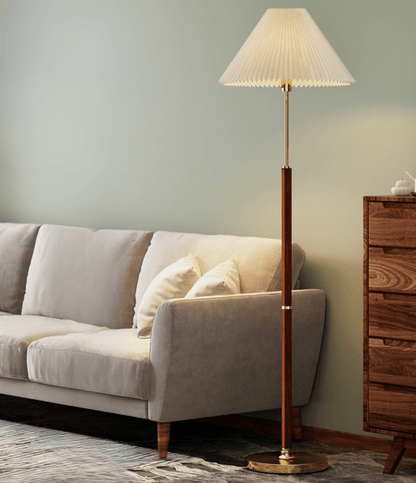 Lampa podłogowa z papierowym kloszem
