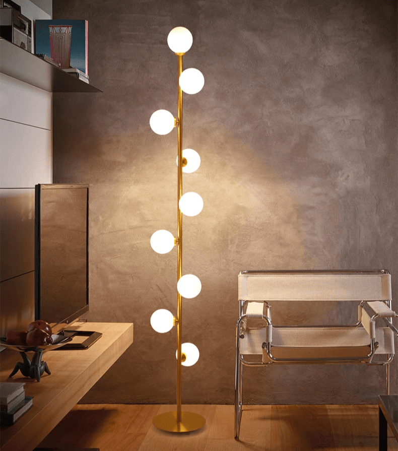 Stojací lampa se skleněným stínidlem