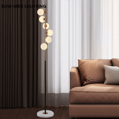 Stojací lampa se skleněným stínidlem