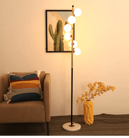 Stojací lampa se skleněným stínidlem