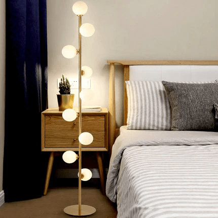 Stojací lampa se skleněným stínidlem