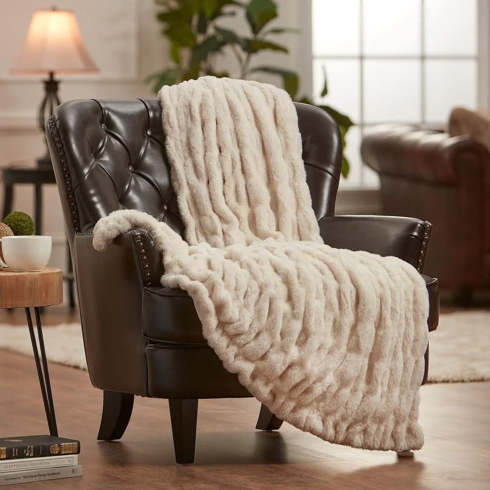 Soft and lightweight fleece blanket