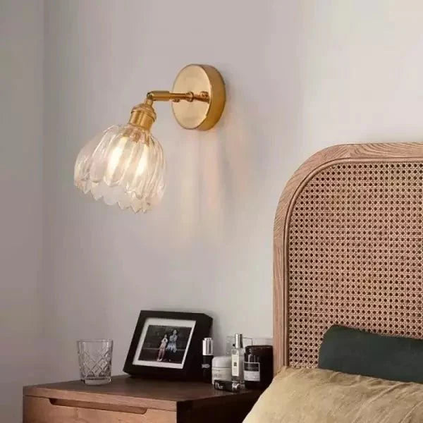 Retro nástěnné svítidlo se skleněným tulipánovým stínidlem