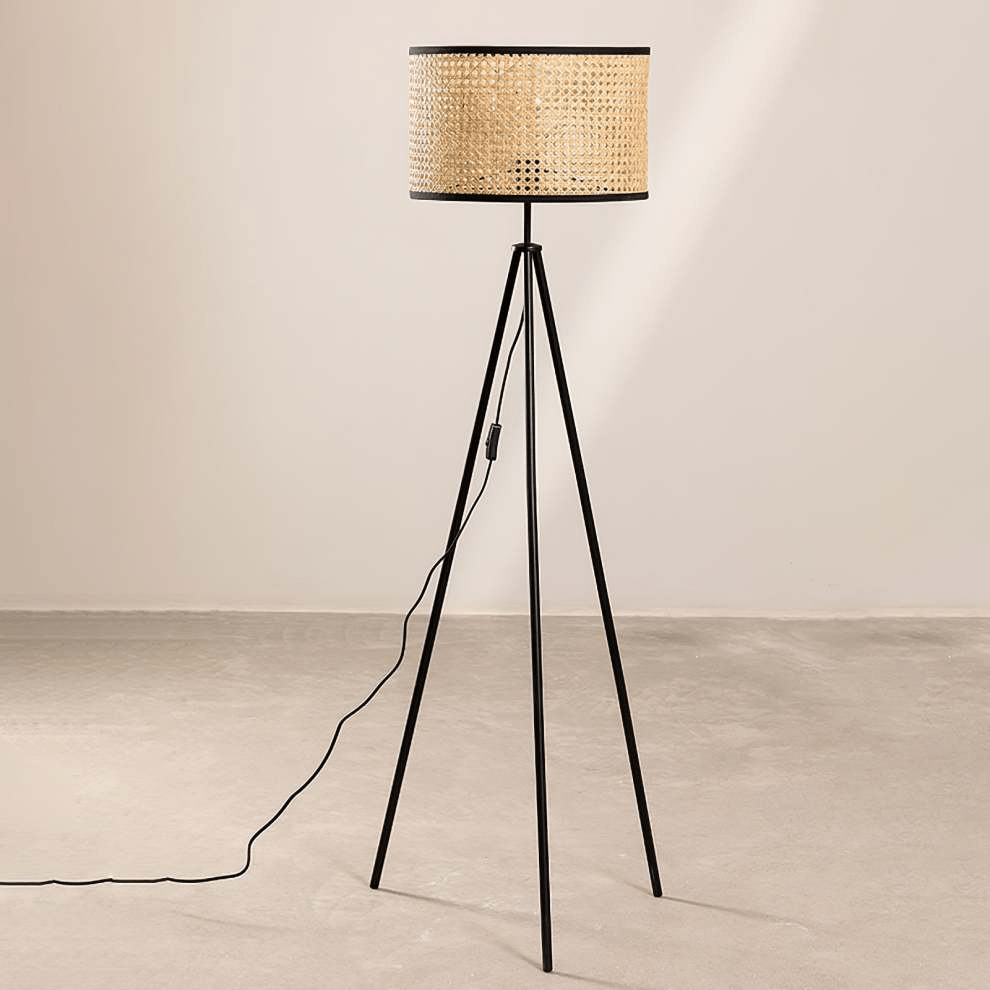 Tripod floor lamp