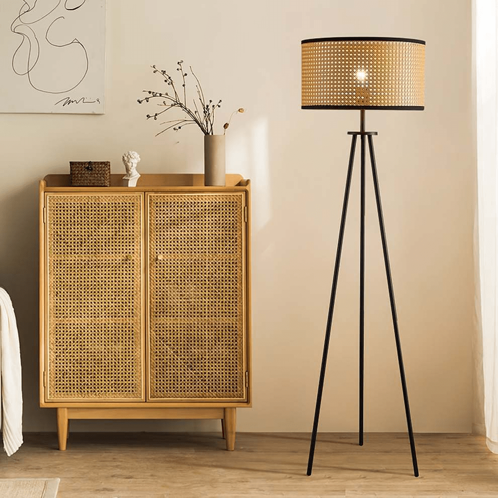 Tripod floor lamp