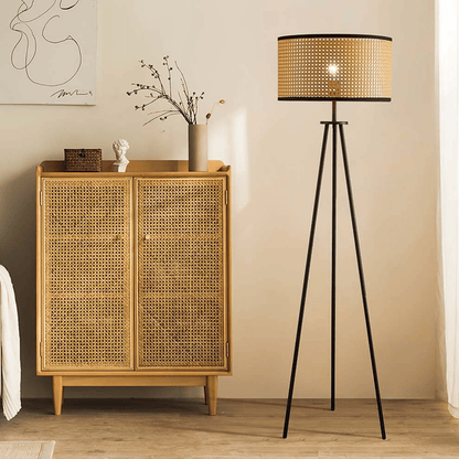 Tripod floor lamp