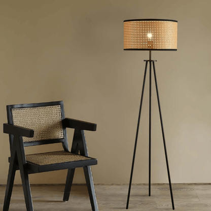 Tripod floor lamp