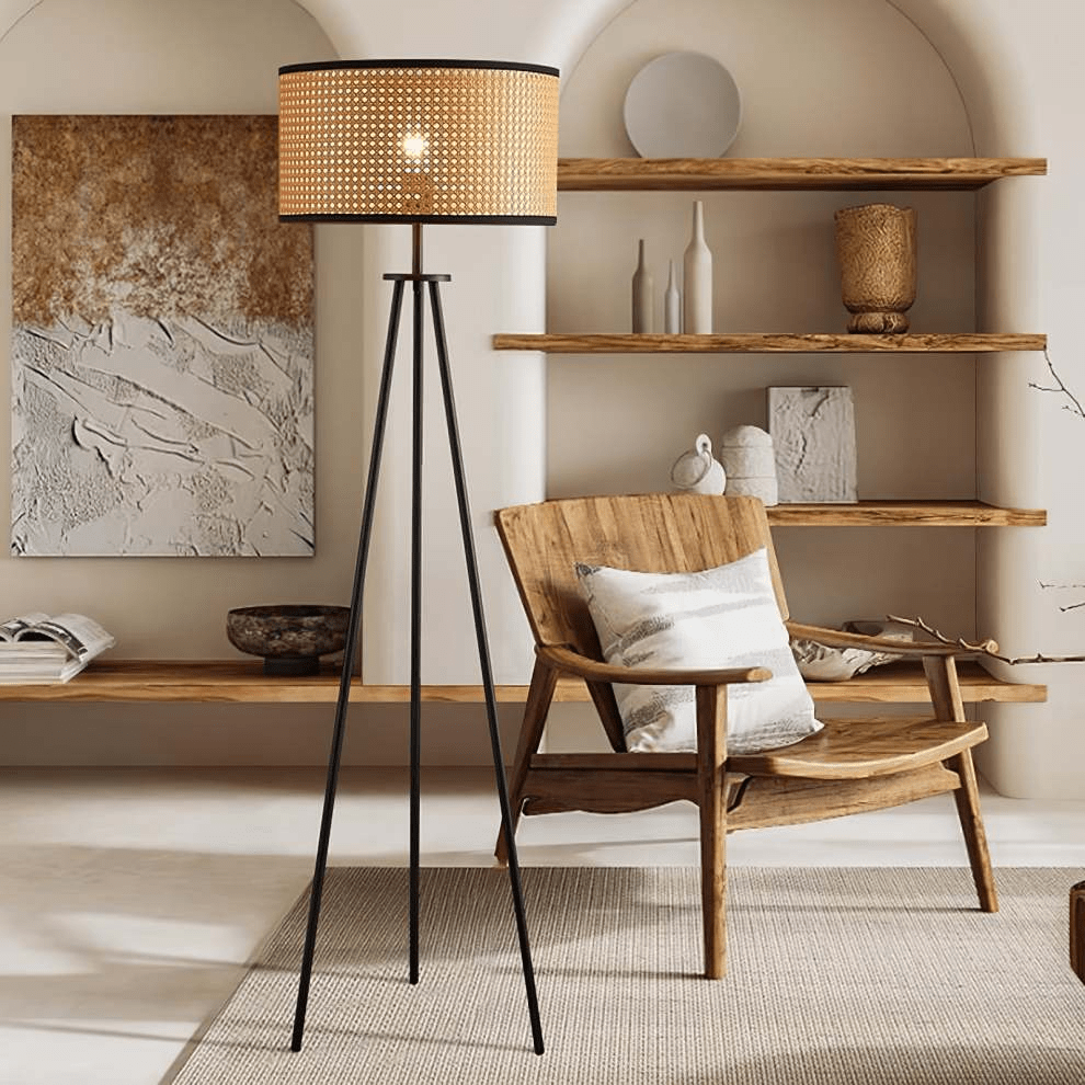 Tripod floor lamp