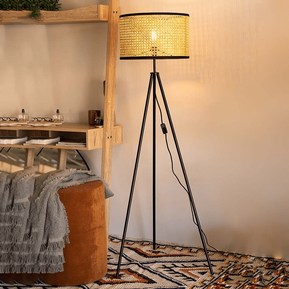 Tripod floor lamp