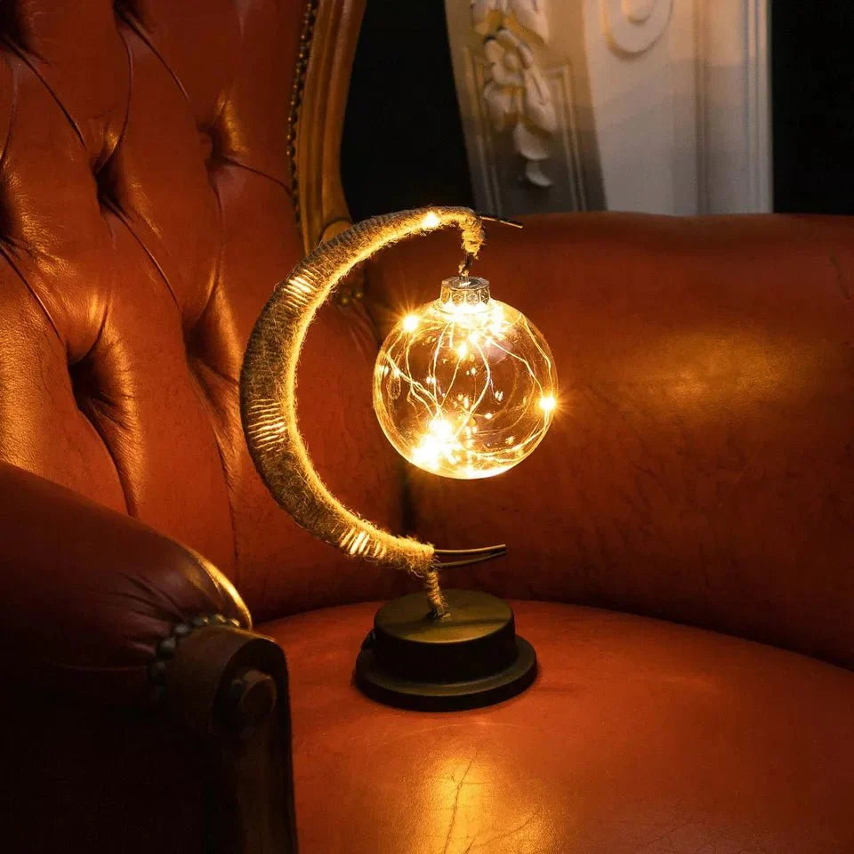 LED lampa ve tvaru měsíce na baterie