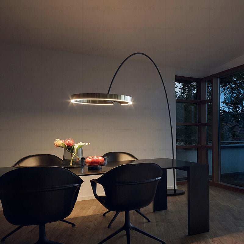 Scandinavian lamp with adjustable height