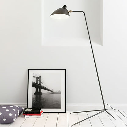 Tříramenná stojací lampa
