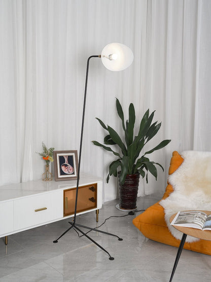 Tříramenná stojací lampa