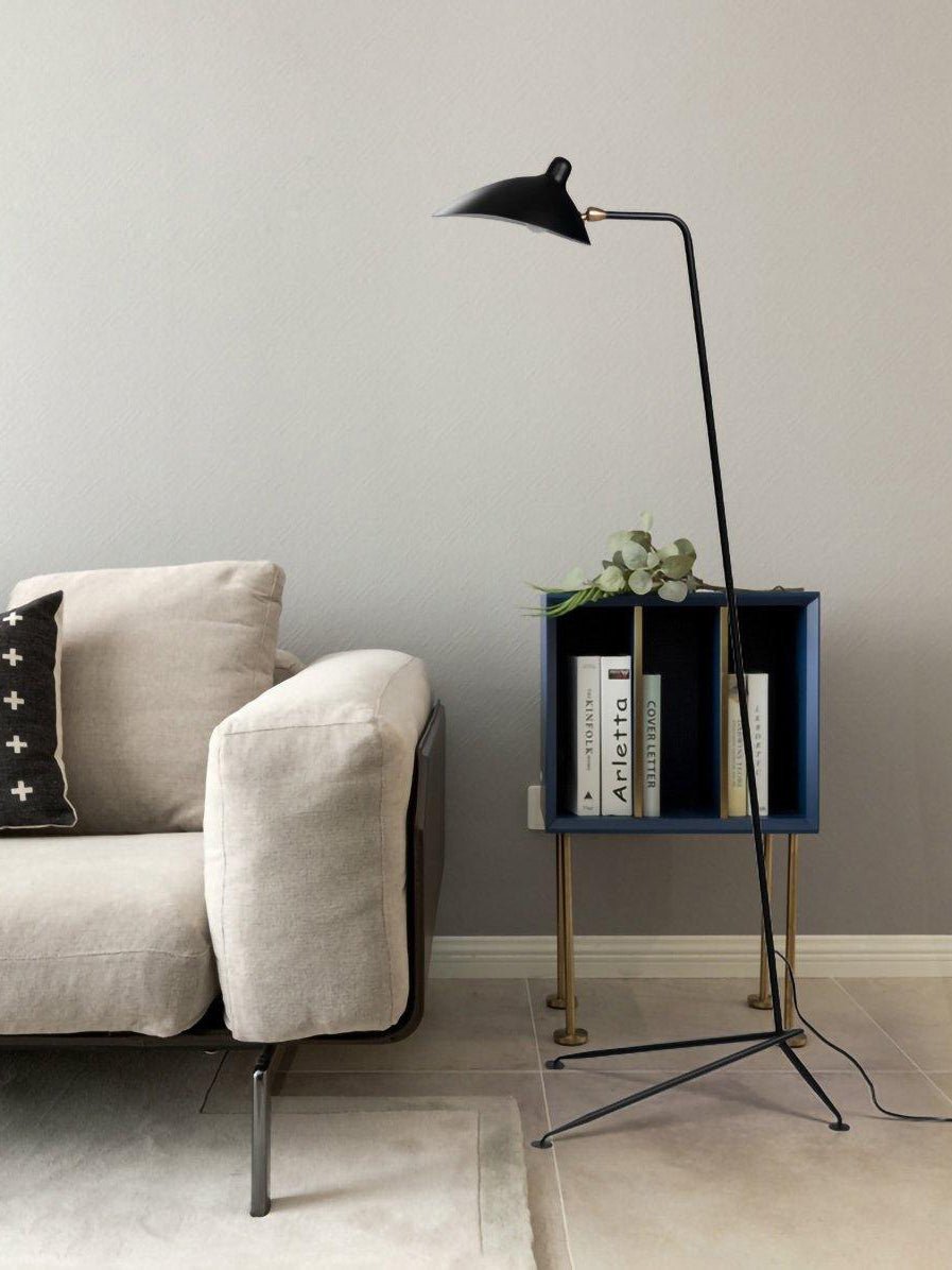 Tříramenná stojací lampa
