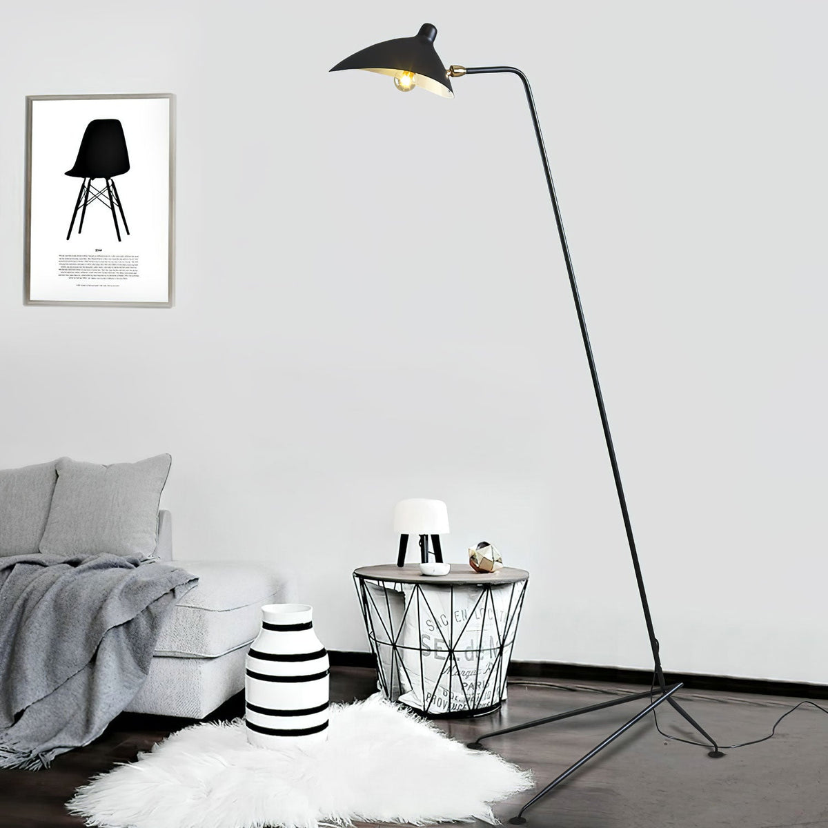 Tříramenná stojací lampa