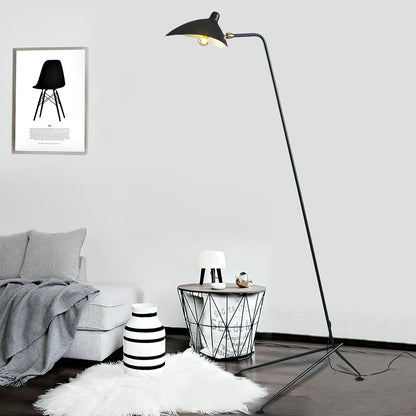 Tříramenná stojací lampa