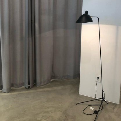 Tříramenná stojací lampa