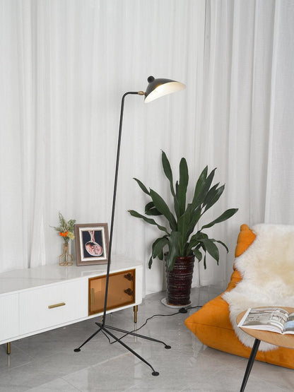 Tříramenná stojací lampa