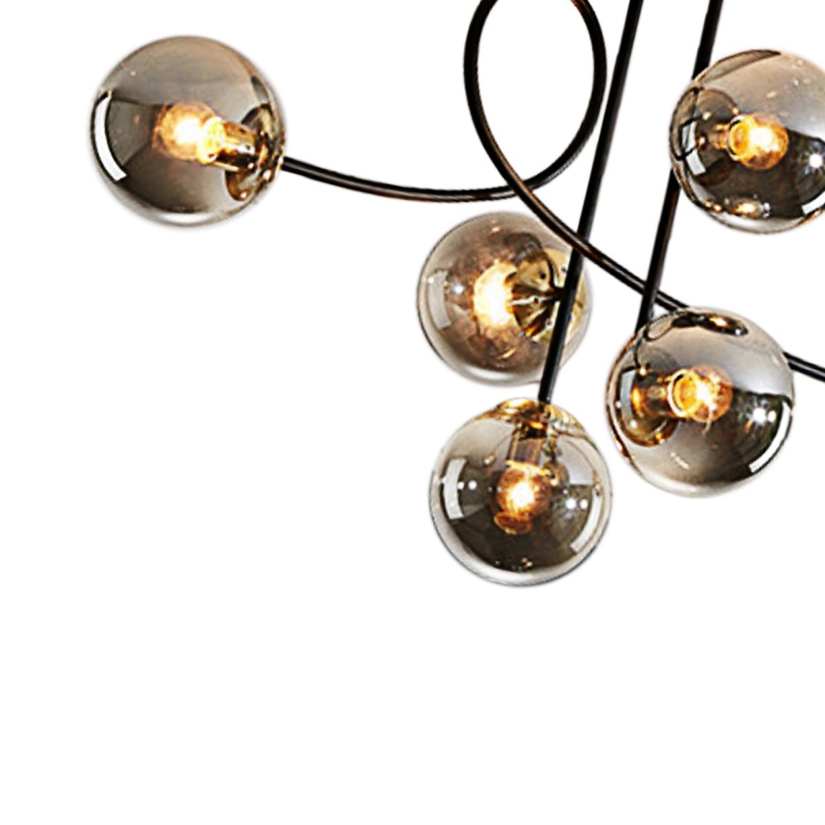 Stropní lampa se 6 světelnými zdroji a stínidly