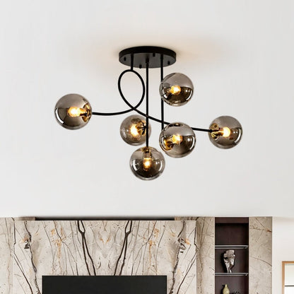 Stropní lampa se 6 světelnými zdroji a stínidly