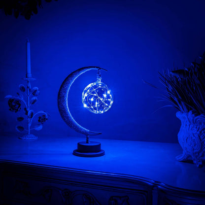 LED lampa ve tvaru měsíce na baterie
