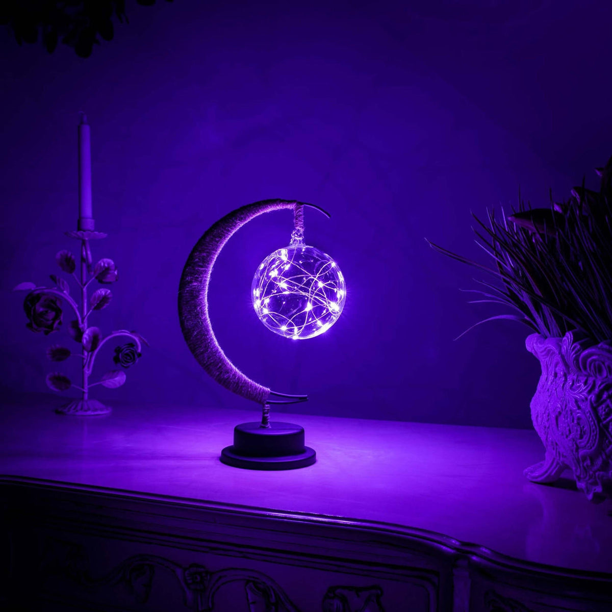 LED lampa ve tvaru měsíce na baterie