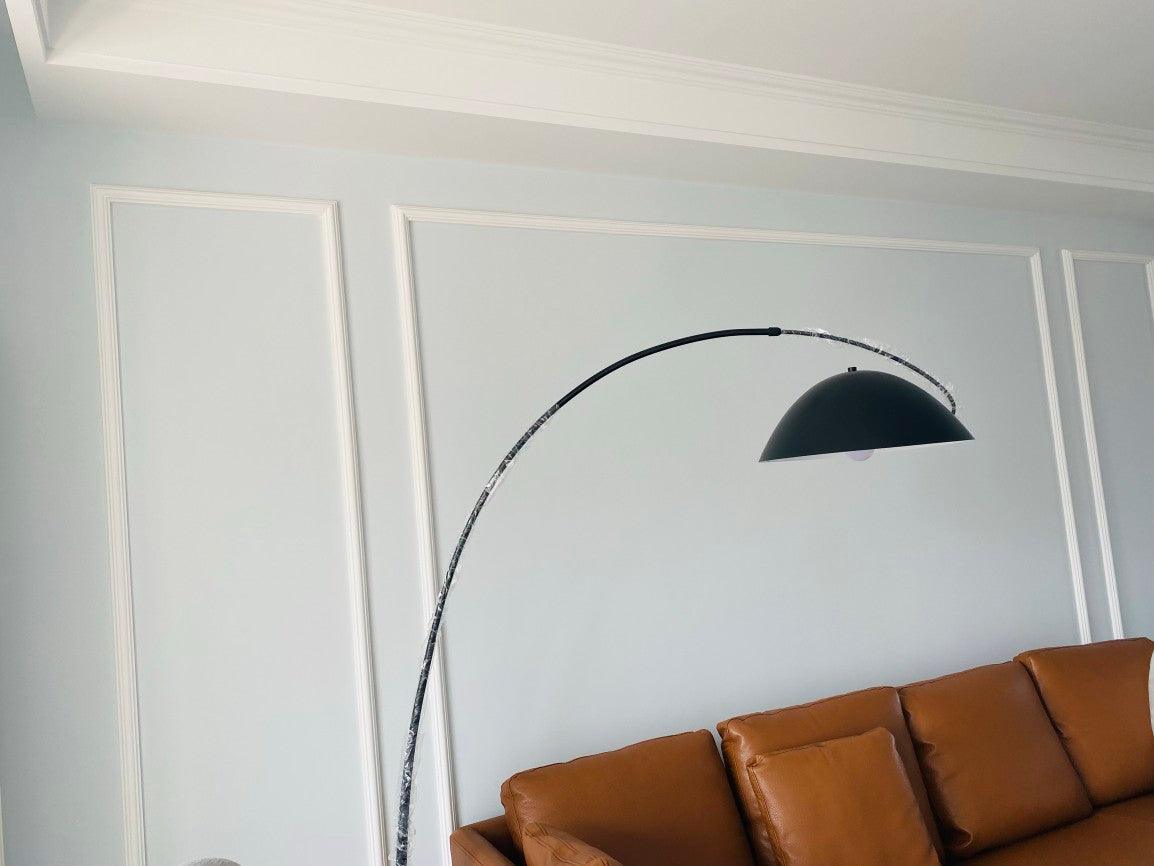 Nastavitelná oblouková stojací lampa
