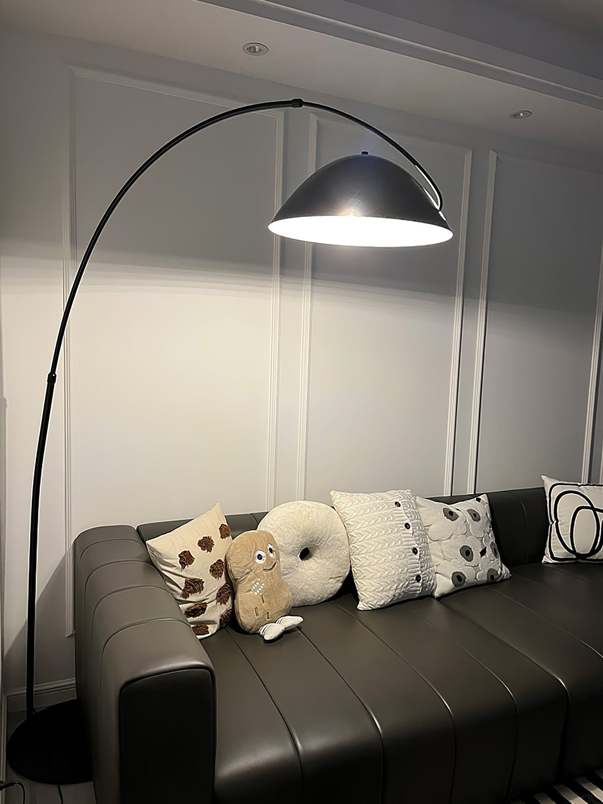 Nastavitelná oblouková stojací lampa