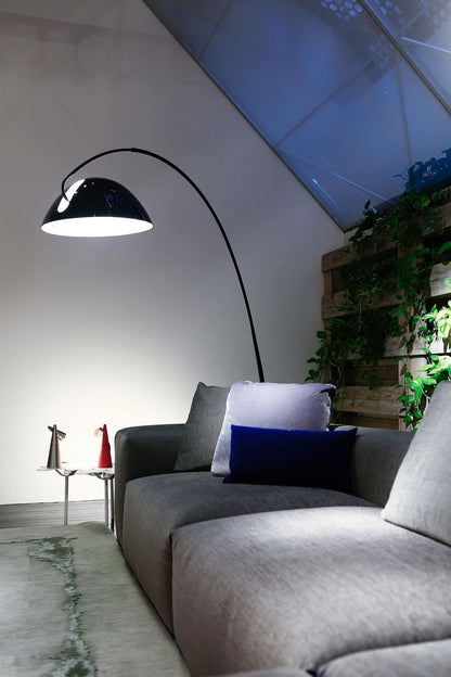 Nastavitelná oblouková stojací lampa
